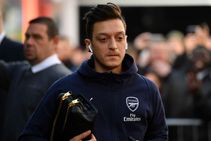 Arsenal Unai Emery Bournemouth Mesut Ozil Omission