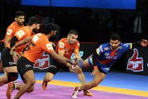Pkl 2018 Dashing Display Defence Hand U Mumba Their Second Win At Home