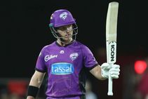 Darcy Short Stars As Hobart Hurricanes Hold Off Brisbane Heat Big Bash League