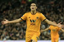 Premier League Wrap Spurs Slip Up Title Chase