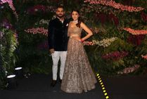 Australia Vs India Virat Kohli Anushka Sharma Leave Business Seats Pacers Win Hearts