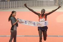 Mumbai Marathon Lagat Worknesh Clinch Men And Womens Titles