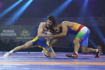 Pwl Delhi Beat Mumbai Raise Hope Semis Berth