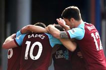 Premier League Burnley 2 Tottenham 1 Barnes Hits Late Winner After Kane S Goalscoring Return