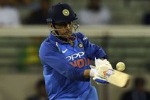 India Vs New Zealand Dhoni Declared Fit Fifth Odi