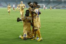 Isl Mumbai City Fc 3 Atk 1 Moudou Sougou Hands Mumbai Play Off Spot