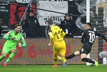 Eintracht Frankfurt 1 Borussia Dortmund 1 Favre S Men Move Seven Clear