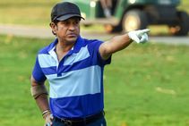 Tendulkar Do Push Ups At Idbi Federal Marathon Support Pulwama Martyrs Families