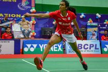 National Badminton Sindhu Enters Final Saina Kashyap In Semifinals