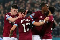 Premier League West Ham Fulham Report Javier Hernandez Handball Issa Diop
