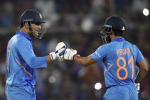 India Vs Australia Ms Dhoni Reads Your Mind Prevents From Playing Reckless Shots Kedar Jadhav