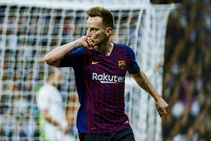 El Clasico Rakitic Strikes As Barcelona Beat Real Madrid Edge Closer To La Liga Title