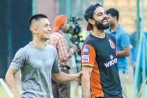 Ipl 2019 Rcb Captain Virat Kohli Thanks Bfc Skipper Sunil Chhetri For Visiting Rcb Training Camp