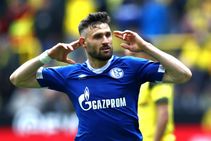 Borussia Dortmund 2 Schalke 4 Bvb S Revierderby Implosion Hands Bayern Huge Title Advantage