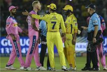 Ipl 2019 Ms Dhoni Did Not Offend Umpire Bruce Oxenford During On Field Argument