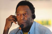 Pele Continues Recovery In Paris Hospital