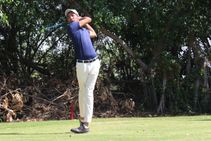 Angad Cheema Grabs Halfway Lead As Yuvraj Singh Sandhu Moves Into Second Carding Day S Best Score