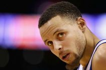 Stephen Curry Injury Update Warriors Star Returns In Game 2 Vs Rockets After Dislocating Finger