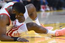 James Harden Injury Update Rockets Star Briefly Leaves Game 2 Vs Warriors After Bleeding From The Eye