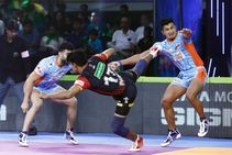 Pkl 2019 Sehrawat Guides Bengaluru Bulls To A Narrow Win Over Bengal Warriors