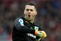 Aston Villa Sign Tom Heaton From Burnley