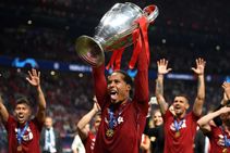 Virgil Van Dijk Uefa Award For Liverpool Jurgen Klopp