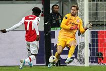 Eintracht Frankfurt 0 3 Arsenal Bukayo Saka Punishes 10 Man Hosts Match Report