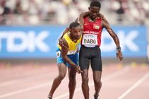 World Athletics Championships Dabo Helps Struggling 5000m Rival Busby In Outstanding Show Of Sportsmanship