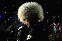 Ufc 242 Khabib Nurmagomedov Unifies Lightweight Title With Dominating Win Over Dustin Poirier