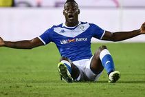 Juventus Brescia Serie A Pjanic Strike Sends Champions Top