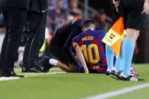 La Liga Messi Limps Off As Barcelona Edge Villarreal