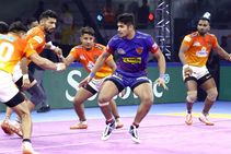 Pkl 2019 Dabang Delhi Crush Puneri Paltan S Playoff Hopes