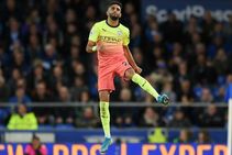 Everton 1 3 Manchester City Mahrez Stunner Saves Champions
