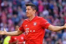 Bayern Munich 4 0 Cologne Lewandowski Scores Two More As Coutinho Opens Account