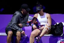 Andreescu Retires To Exit Wta Finals Defending Champion Svitolina Reaches Semis