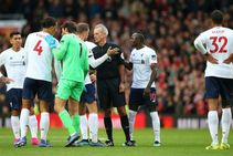 Man United Halt Liverpool S Winning Streak As Man City Close Gap Premier League Data Diary