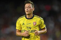 Emery Tells Ozil Fight For Arsenal Spot Missed Standard Liege Win