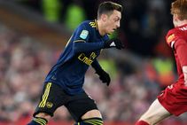 Unai Emery Mesut Ozil Arsenal Liverpool Efl Cup