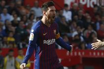 La Liga Messi Dead Ball Hat Trick Puts Barcelona Back On Top