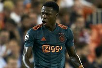 Lille 0 2 Ajax Ziyech And Promes On Target As Ten Hags Men Go Top