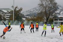 One Phone Many Subscribers Real Kashmir Fc S Story During Communication Jammu Kashmir Lockdown