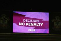 Arsene Wenger Backs Var Premier League Referees Should Use Monitors