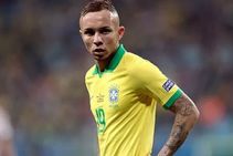 Everton Target Brazil Star Everton Soares Is It A Good Deal