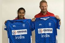 Hockey Australia Thanks Hockey India For Bushfire Donation