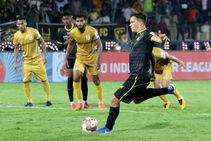 Isl Hyderabad Peg Mumbai Back With Late Penalty