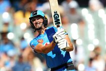 Siddle Shines After Wells And Short Stand As Strikers Sink Renegades Big Bash League Bbl