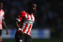 Spurs Sign Psv S Bergwijn For Reported 27m