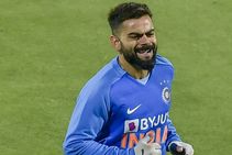 India Vs Sri Lanka 1st T20i Skipper Kohli Hit On Finger During Practice