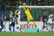 Hero Isl 2019 20 Chennaiyin Fc Vs Bengaluru Fc Misfiring Bengaluru Held By Ten Man Chennaiyin