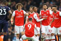 Premier League Arsenal Still In Champions League Hunt Liverpool Edge Closer To Title